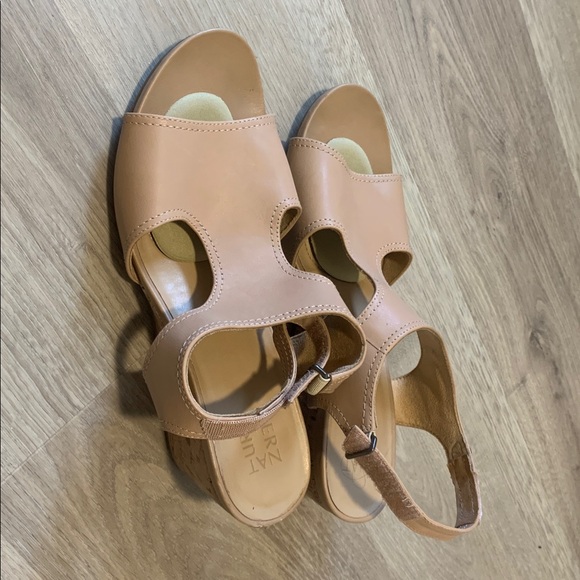 Naturalizer Rosy tan leather cork heeled Wedge sandals (fits like size 10.5 M) - Picture 5 of 8
